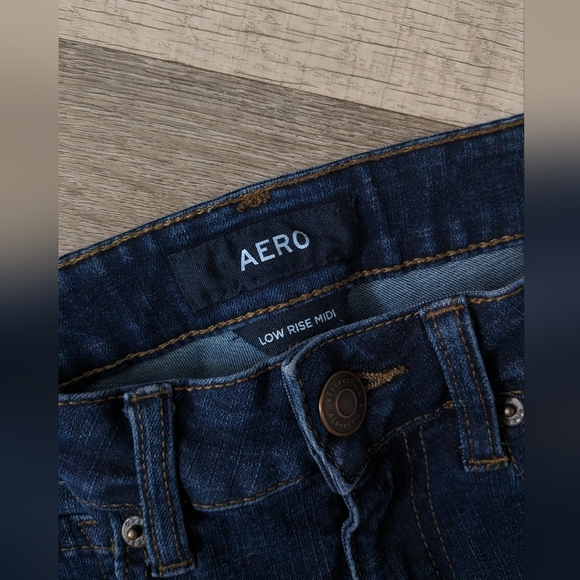 AERO Dark Denim Low Rise Midi Rolled Shorts Size 6 - Picture 5 of 7